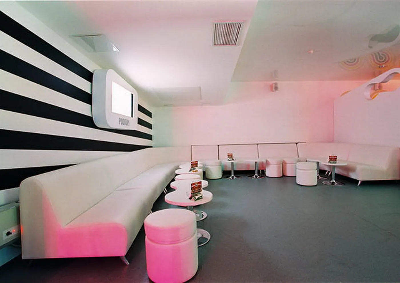 Диваны для клуба «Podium»