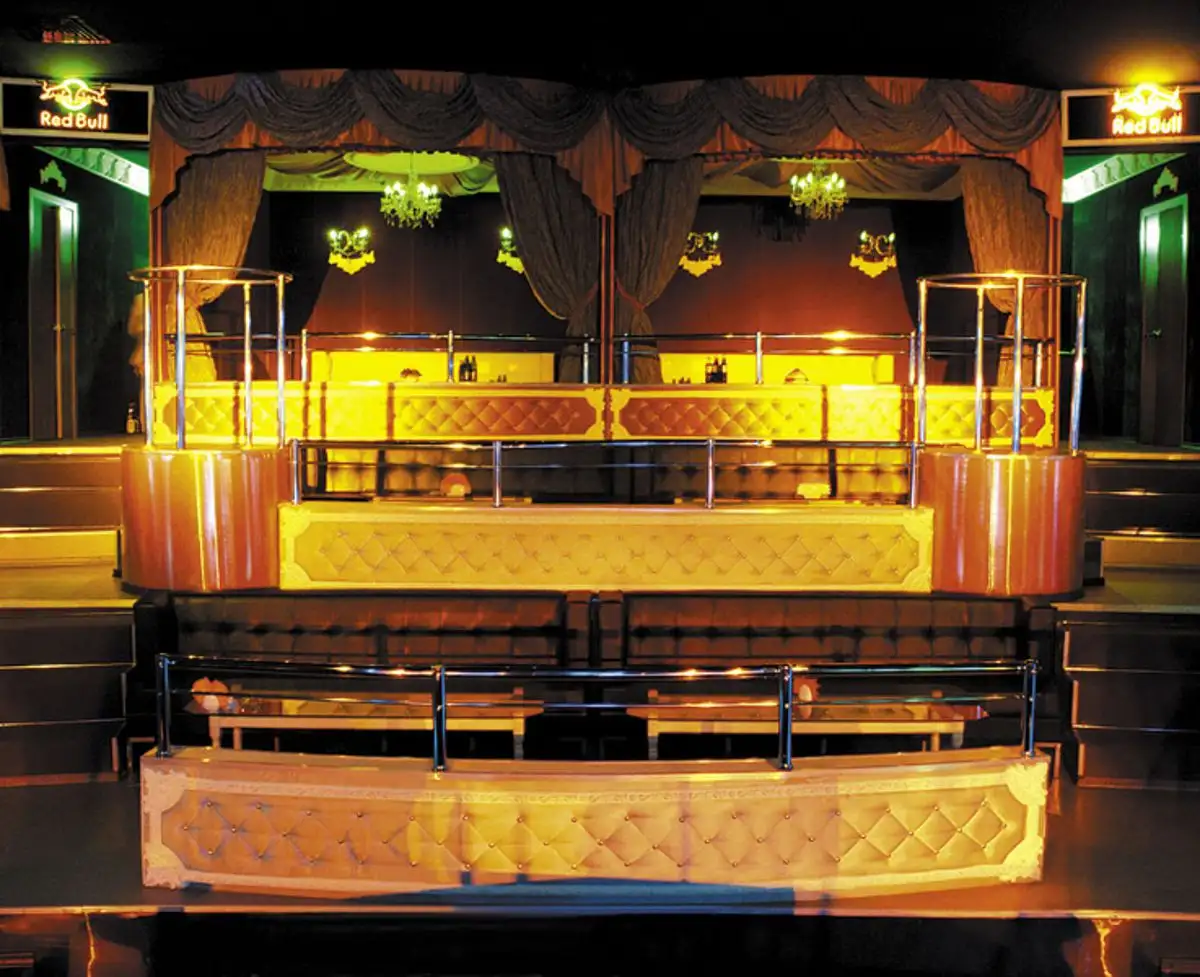 Мягкая мебель для клуба «Нирвана»