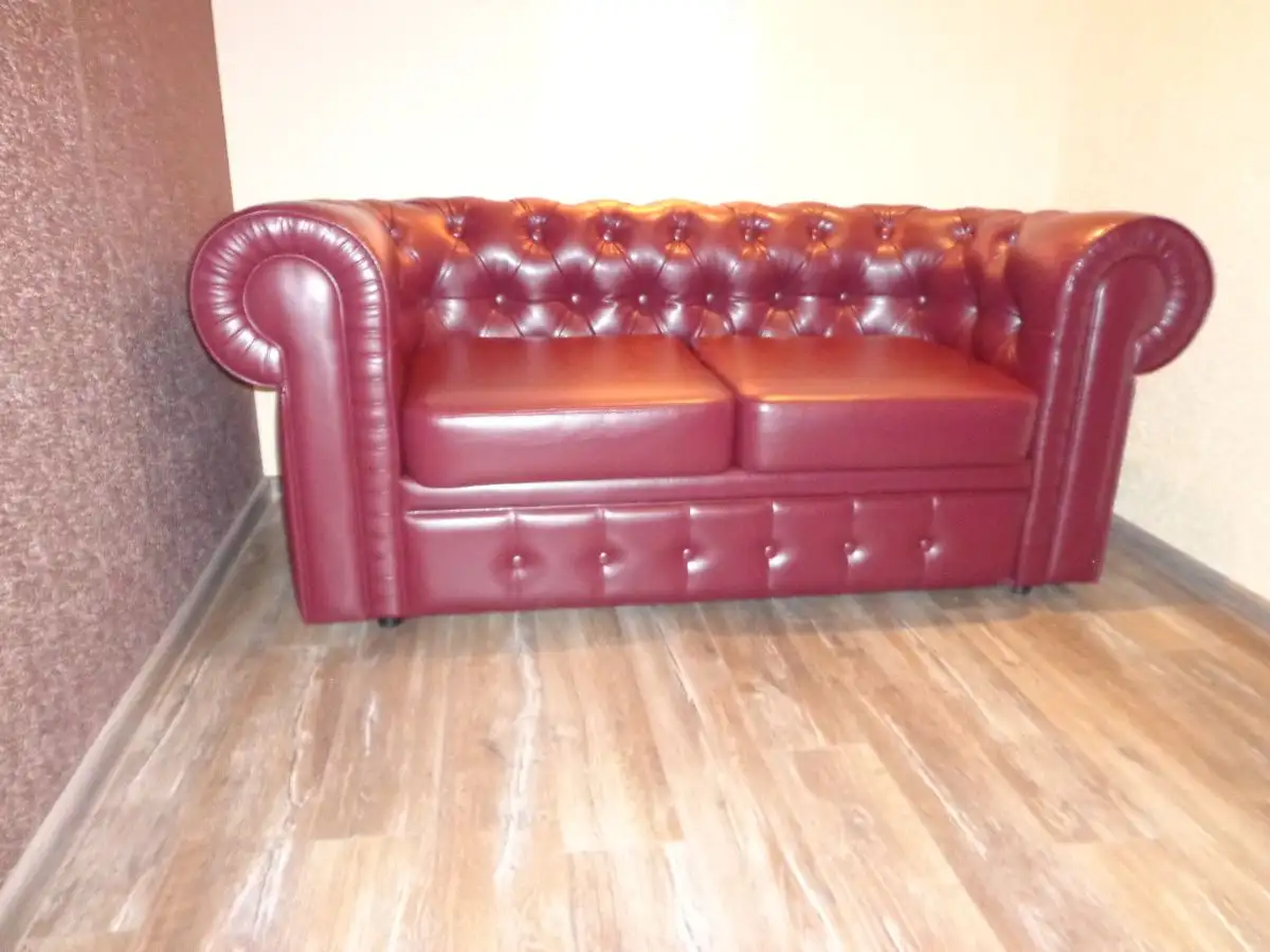 Мягкая мебель в хостел «Amigos»