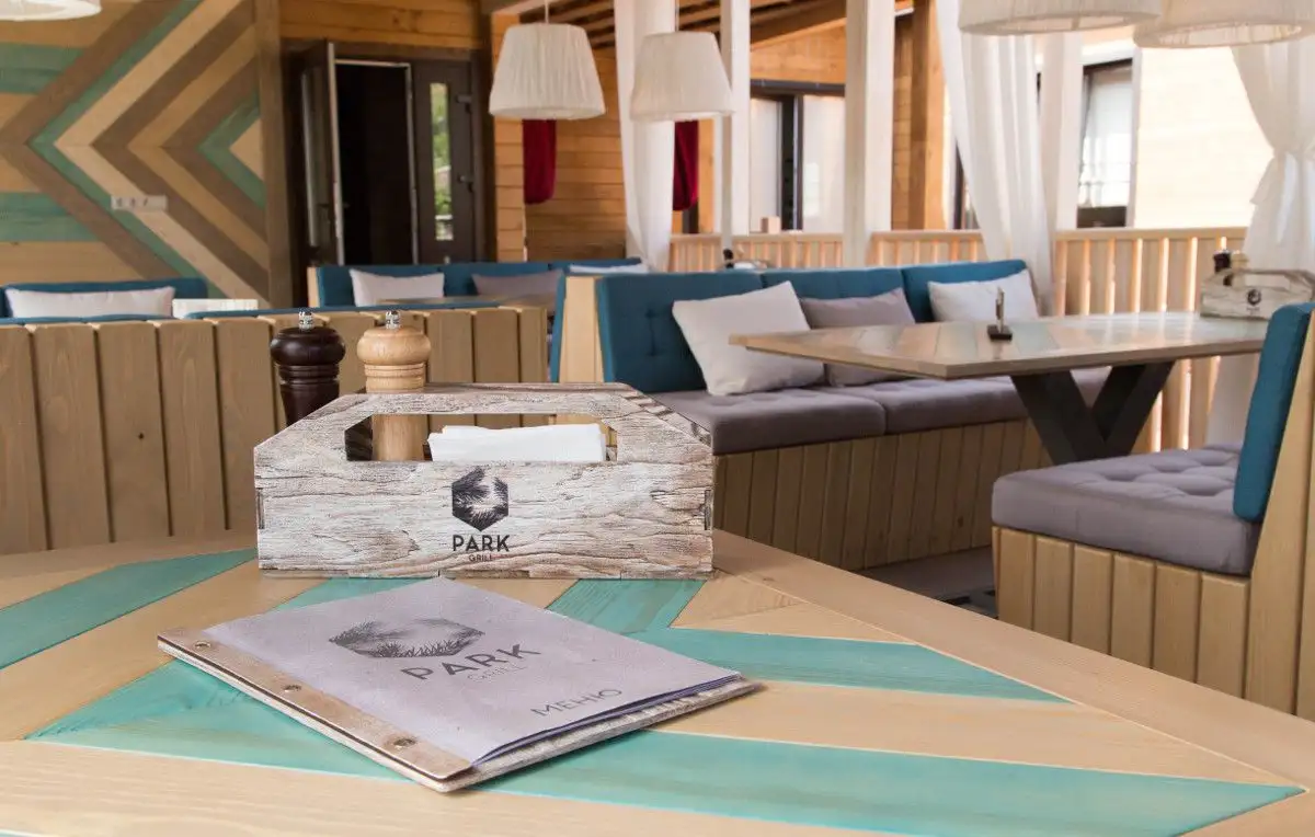 Мягкие элементы и диваны для ресторана «Парк гриль»