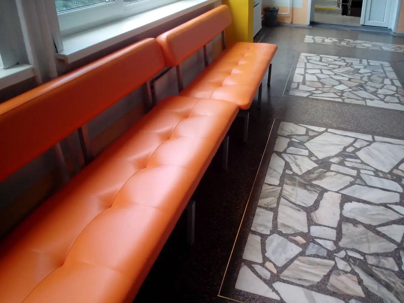 Мягкие скамейки для школы