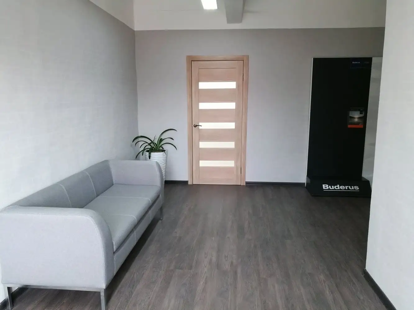 Офисный диван Мадрид с обивкой из ткани