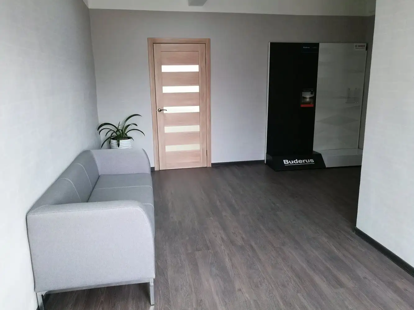 Офисный диван Мадрид с обивкой из ткани