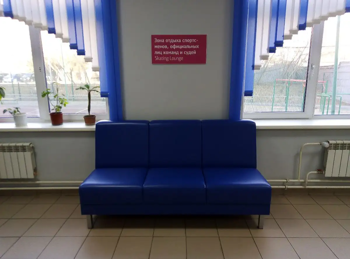 Диваны и пуфы для ледового дворца «Рассвет»