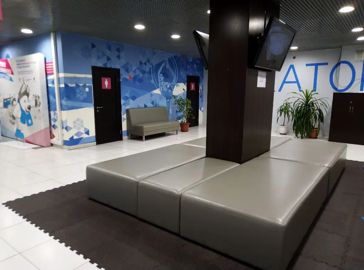 Диваны и пуфы для ледового дворца «Рассвет»