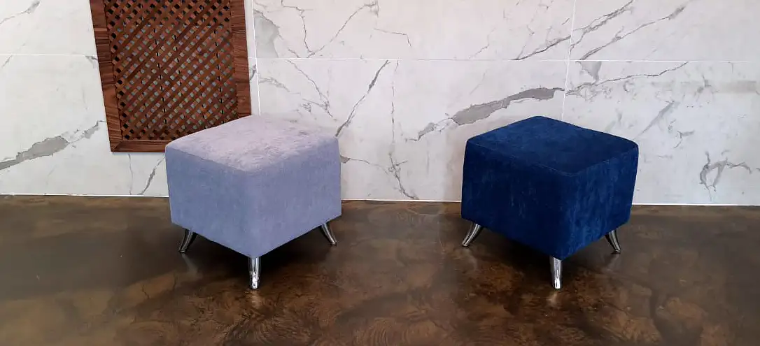 Диваны и пуфы для нового магазина «Мир Сумок»