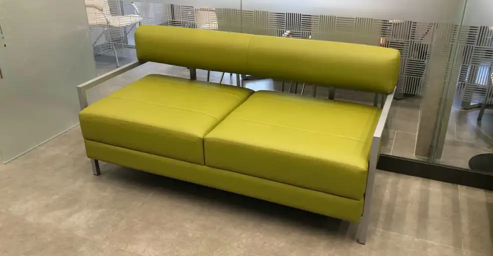 Дизайнерские диваны для нового офиса СМ СИТИ