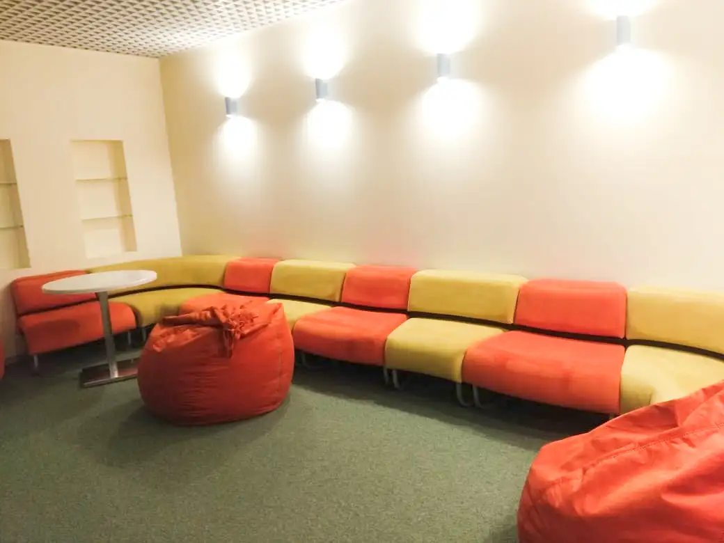 Диваны Ларго и Кресла-мешки Дао для офиса аптечной сети «Губернские аптеки»