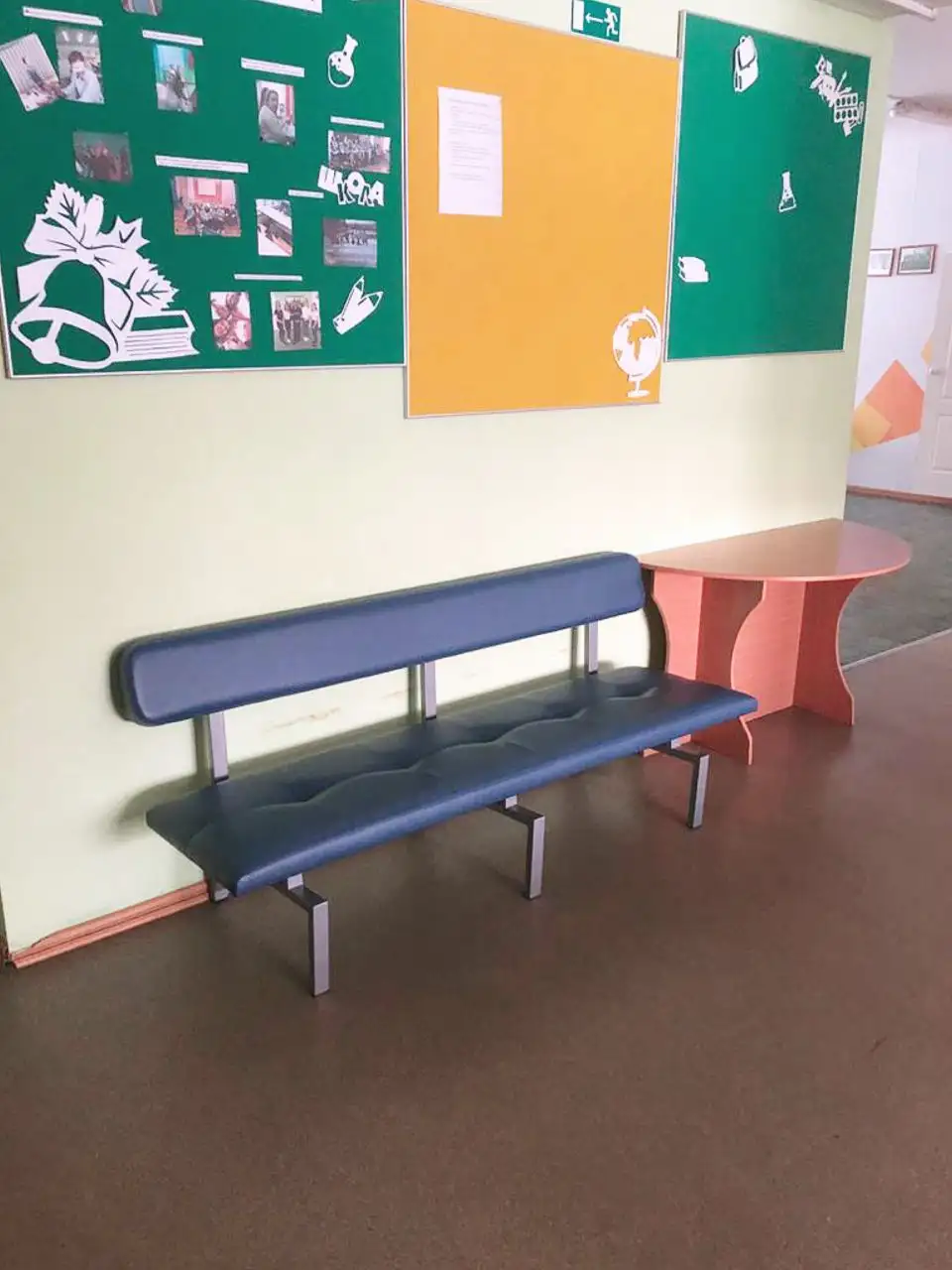 Скамейки Авеню и пуфы Сонет для Богучанской Средней Общеобразовательной школы №2
