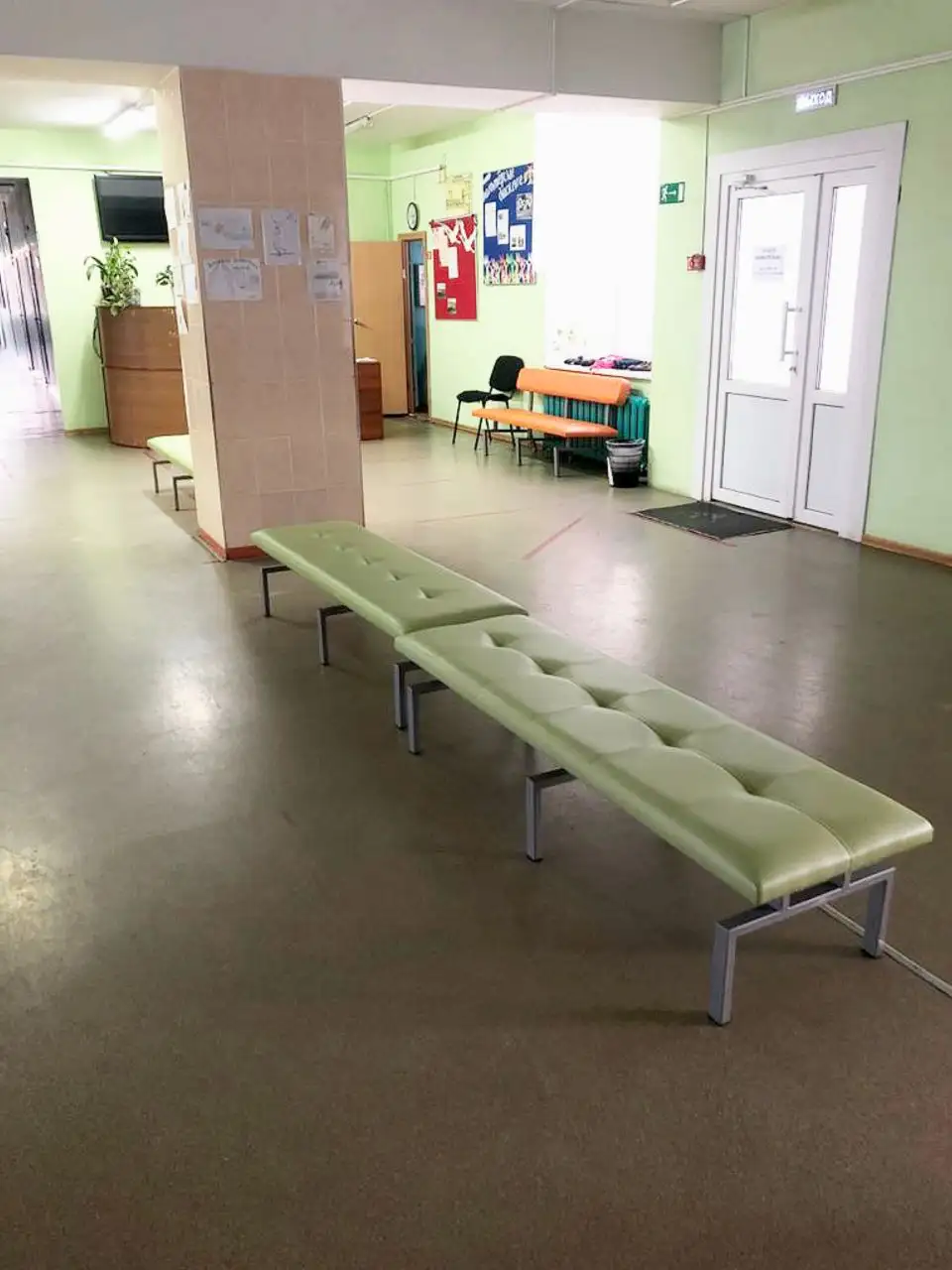 Скамейки Авеню и пуфы Сонет для Богучанской Средней Общеобразовательной школы №2