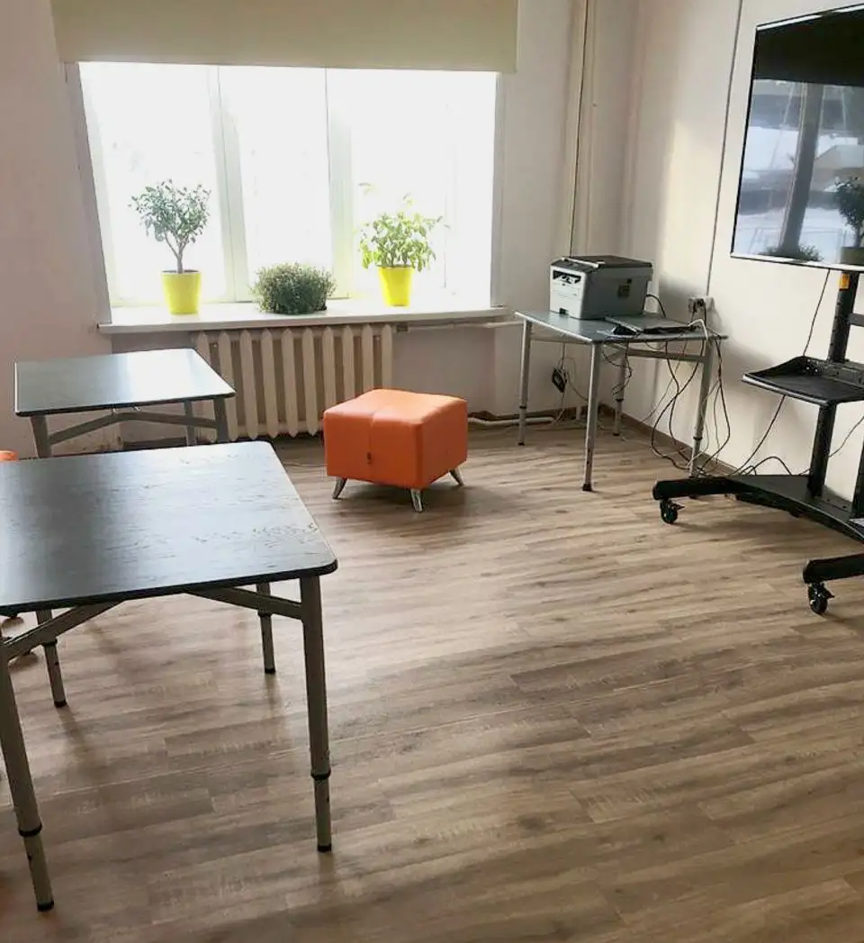 Скамейки Авеню и пуфы Сонет для Богучанской Средней Общеобразовательной школы №2