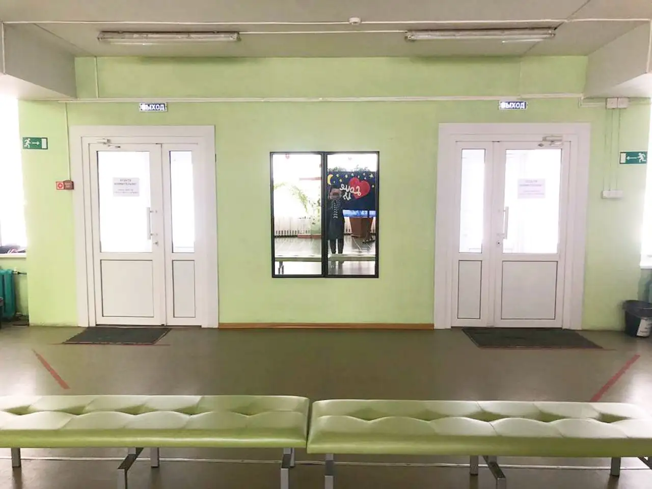 Скамейки Авеню и пуфы Сонет для Богучанской Средней Общеобразовательной школы №2