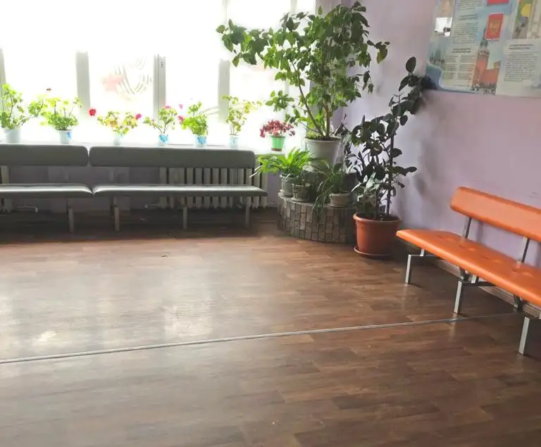 Скамейки Авеню со спинкой для Богучанской Средней Общеобразовательной школы №2