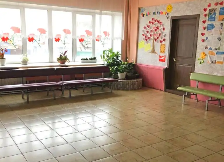 Скамейки Авеню со спинкой для Богучанской Средней Общеобразовательной школы №2