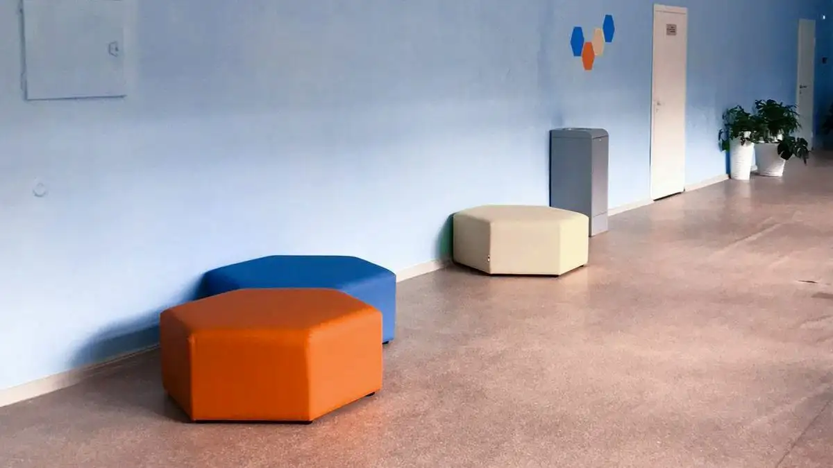 Шестиугольные пуфы для Гимназии №10 имени А. Е. Бочкина, г. Дивногорск