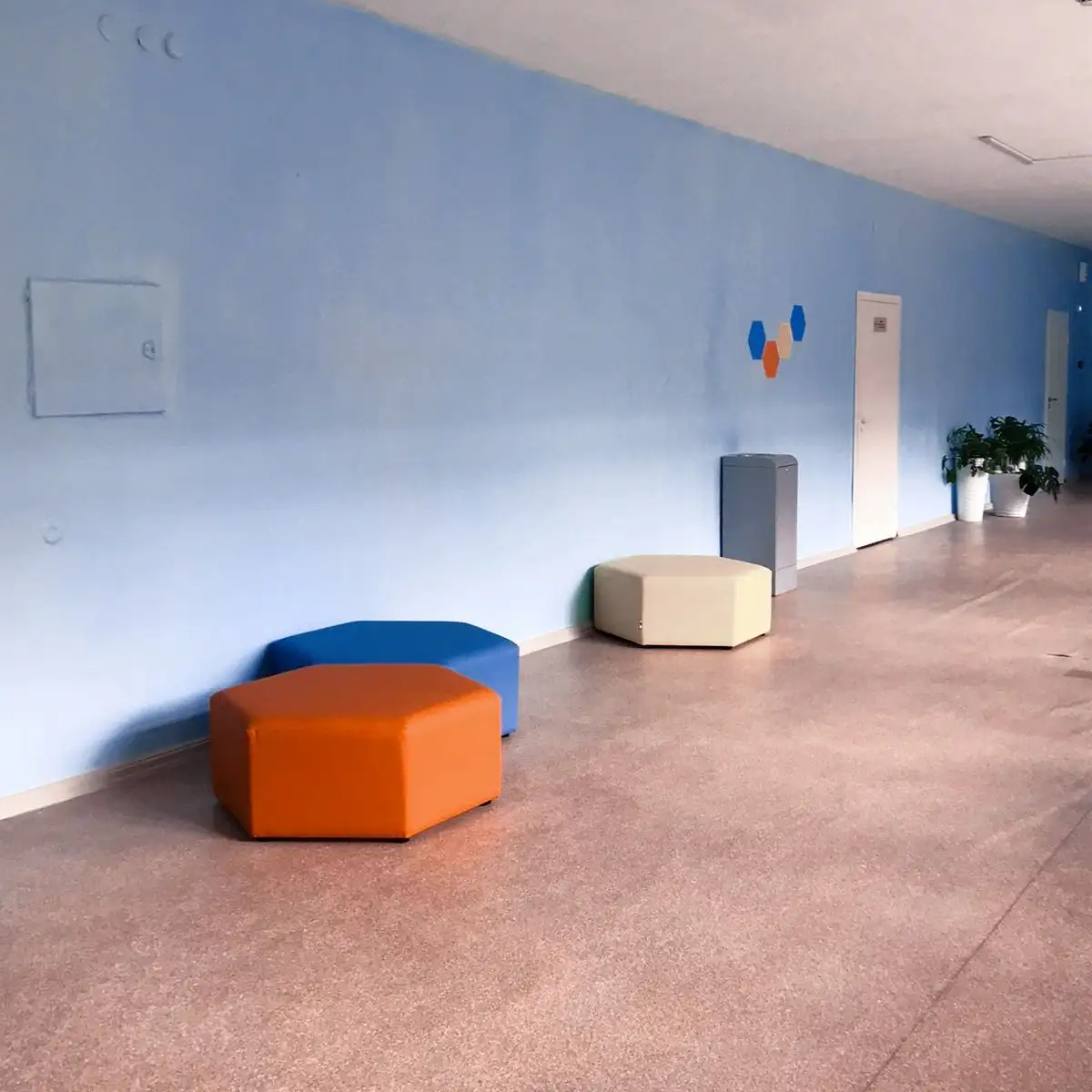 Шестиугольные пуфы для Гимназии №10 имени А. Е. Бочкина, г. Дивногорск