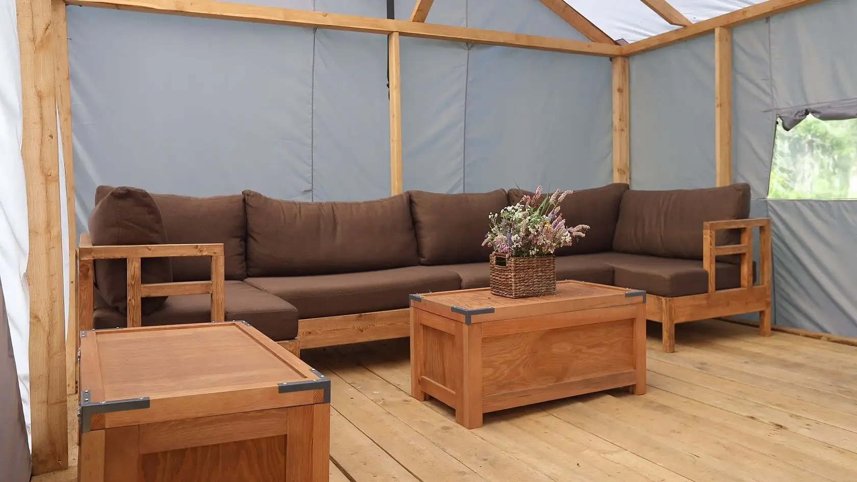 Пуфы и подушки на диваны для палаточного лагеря «Гуран»