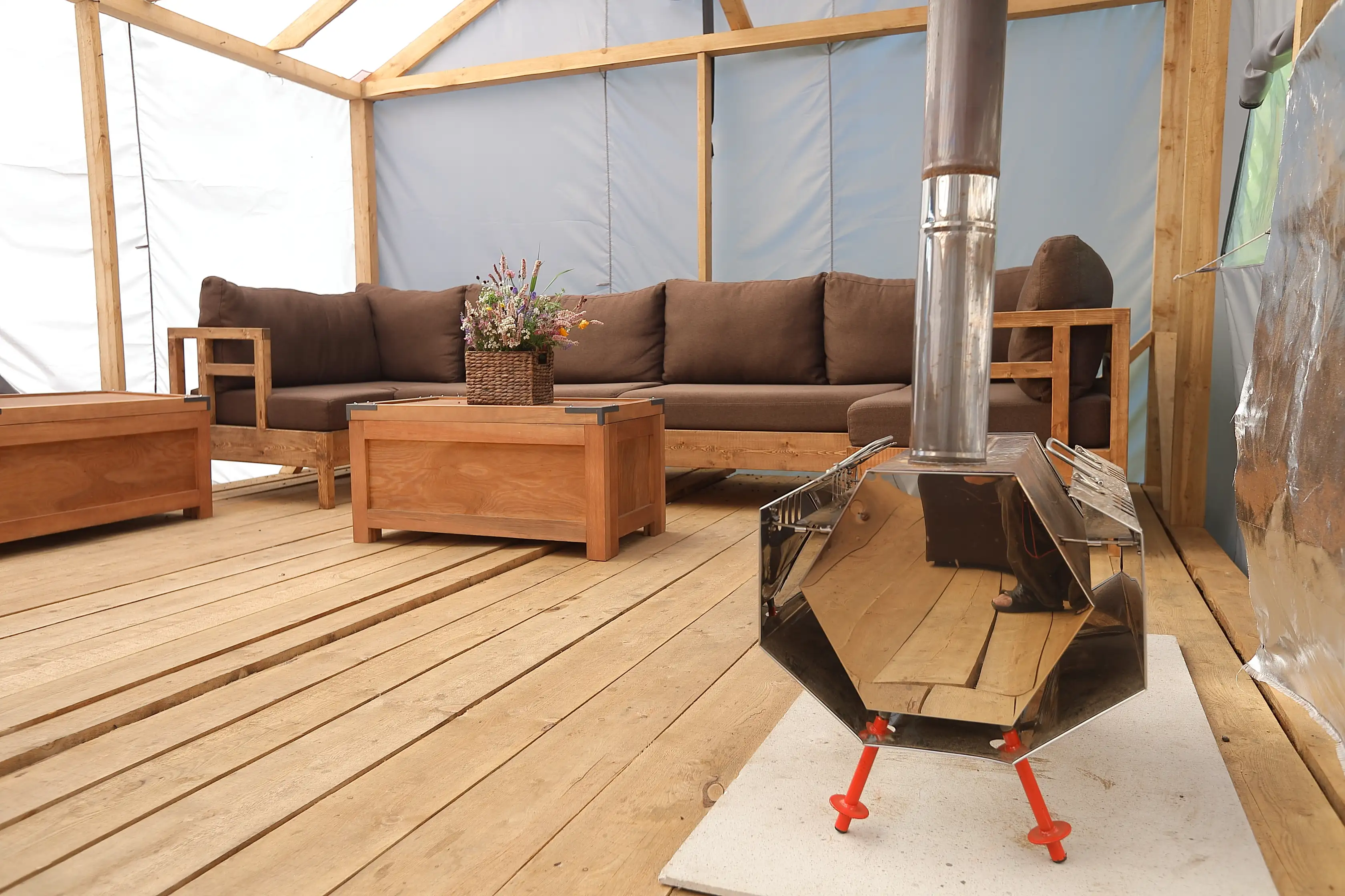 Пуфы и подушки на диваны для палаточного лагеря «Гуран»