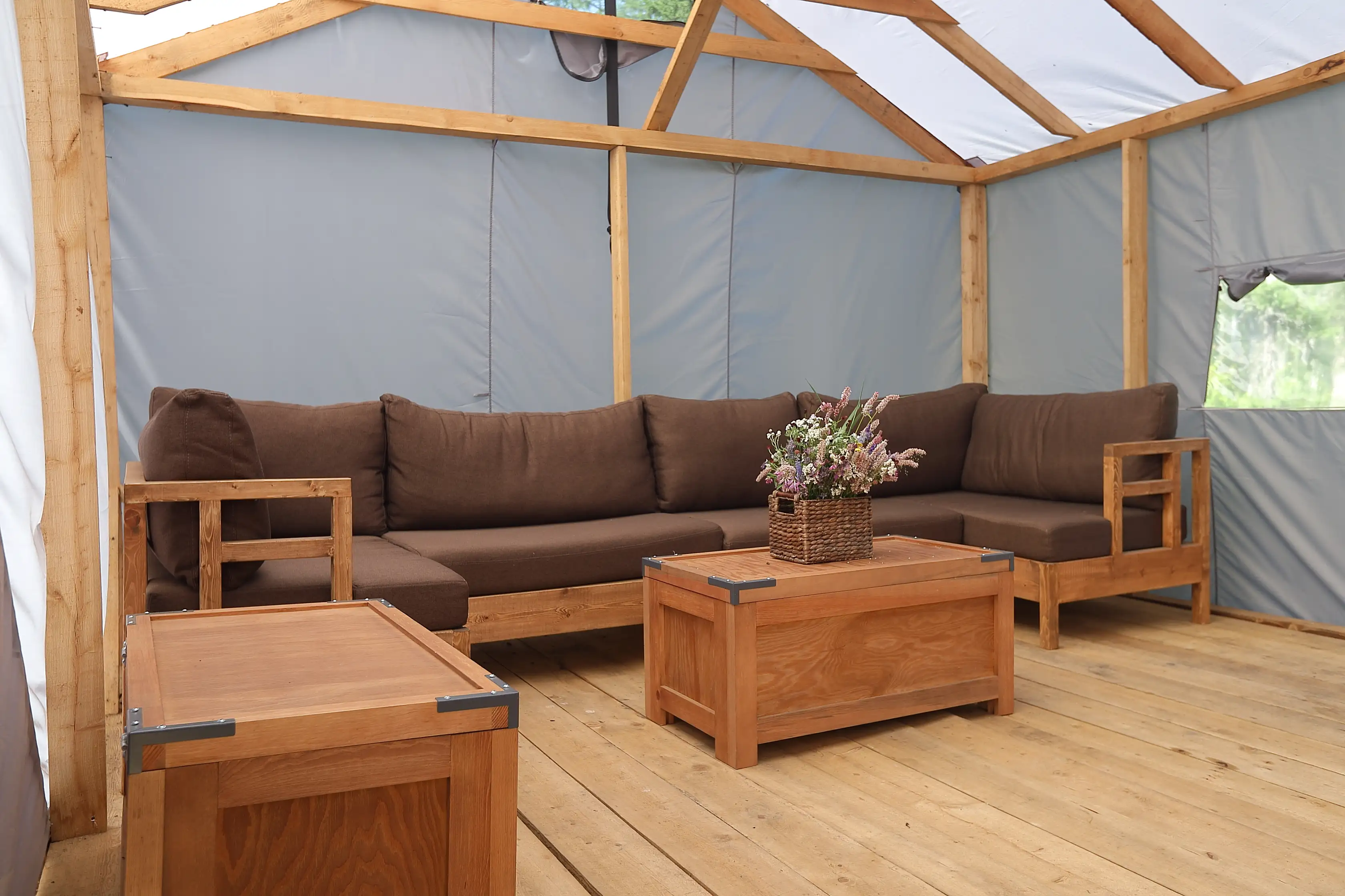 Пуфы и подушки на диваны для палаточного лагеря «Гуран»