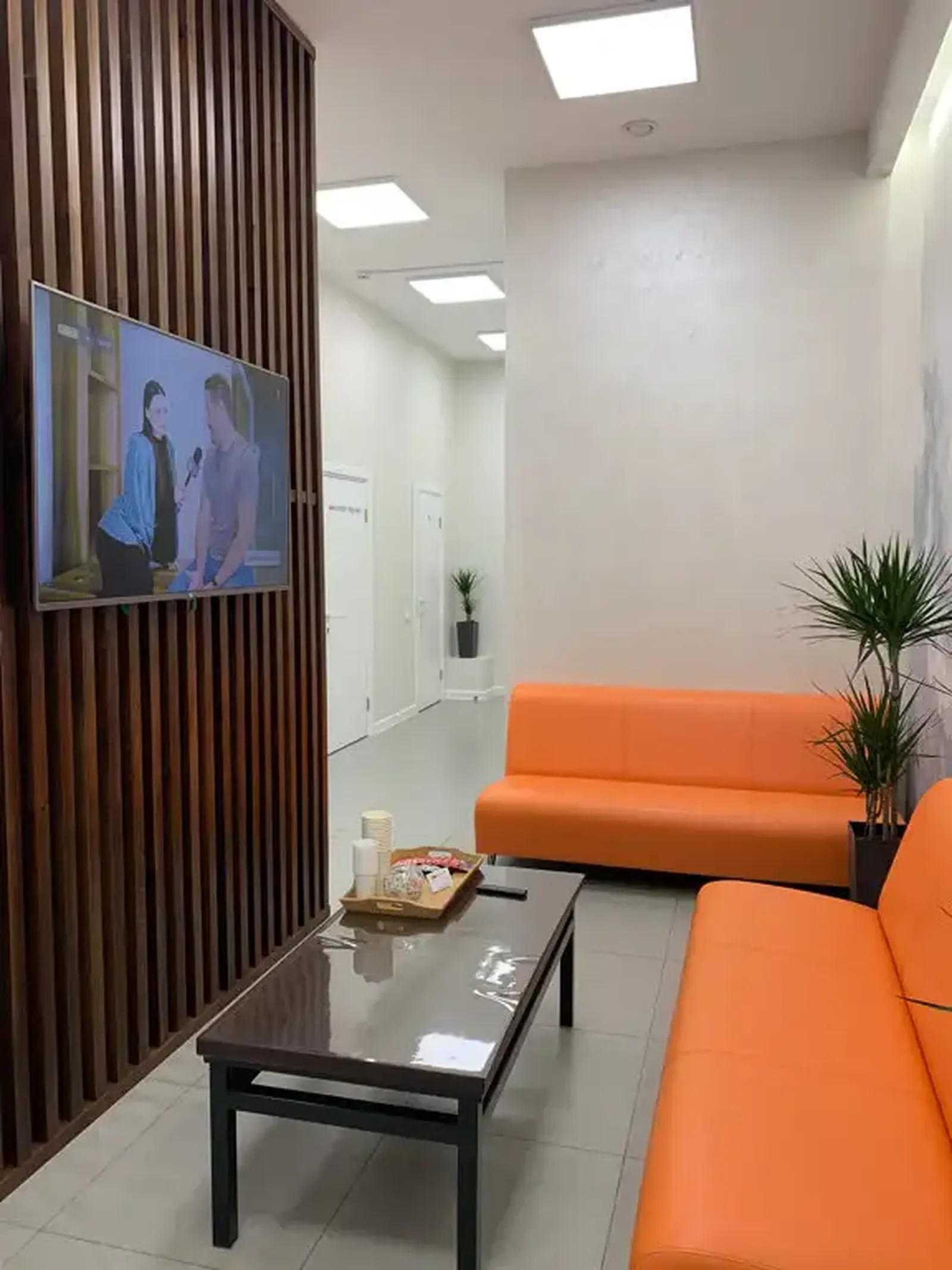 Диваны Прайд и пуф Сонет для клиники Демократ