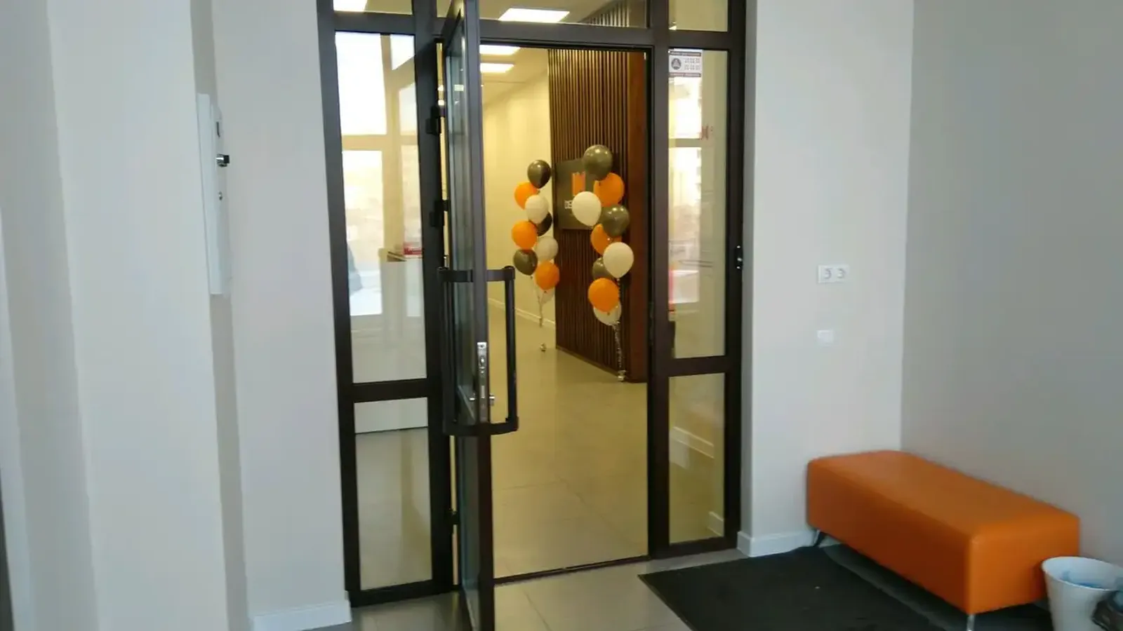 Диваны Прайд и пуф Сонет для клиники Демократ