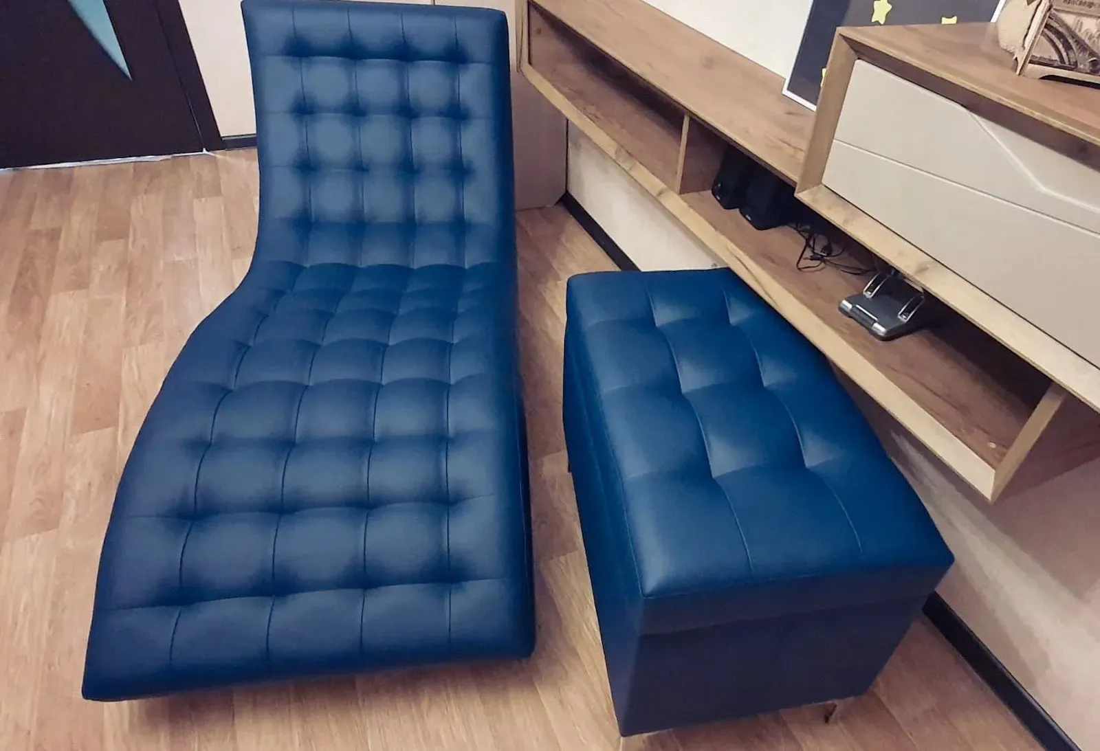 Кушетка Вула и пуф Квадро с ящиком для хранения