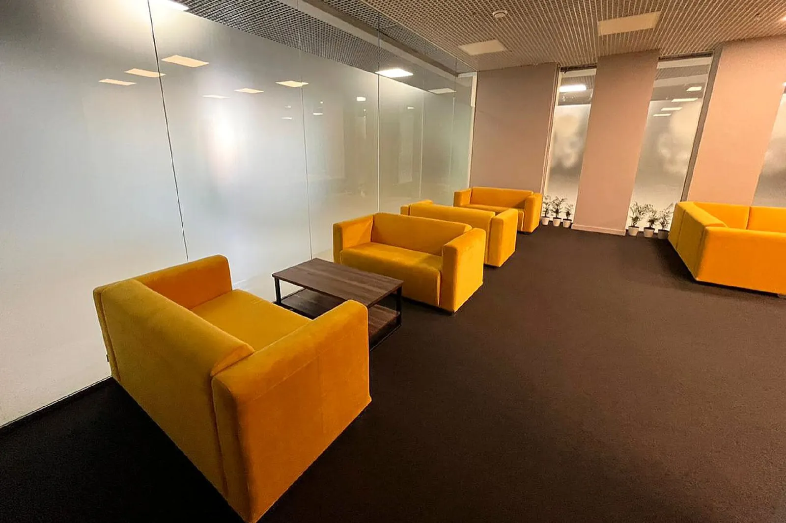 Диваны Манхэттен для компании ООО "Горельеф"