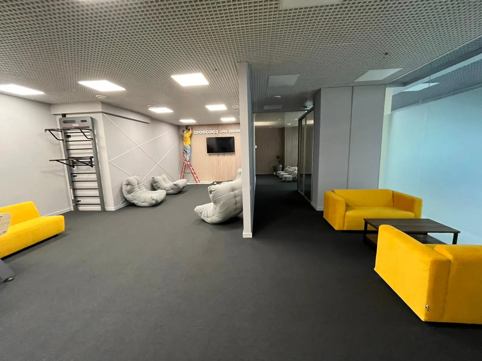 Диваны Манхэттен для компании ООО "Горельеф"