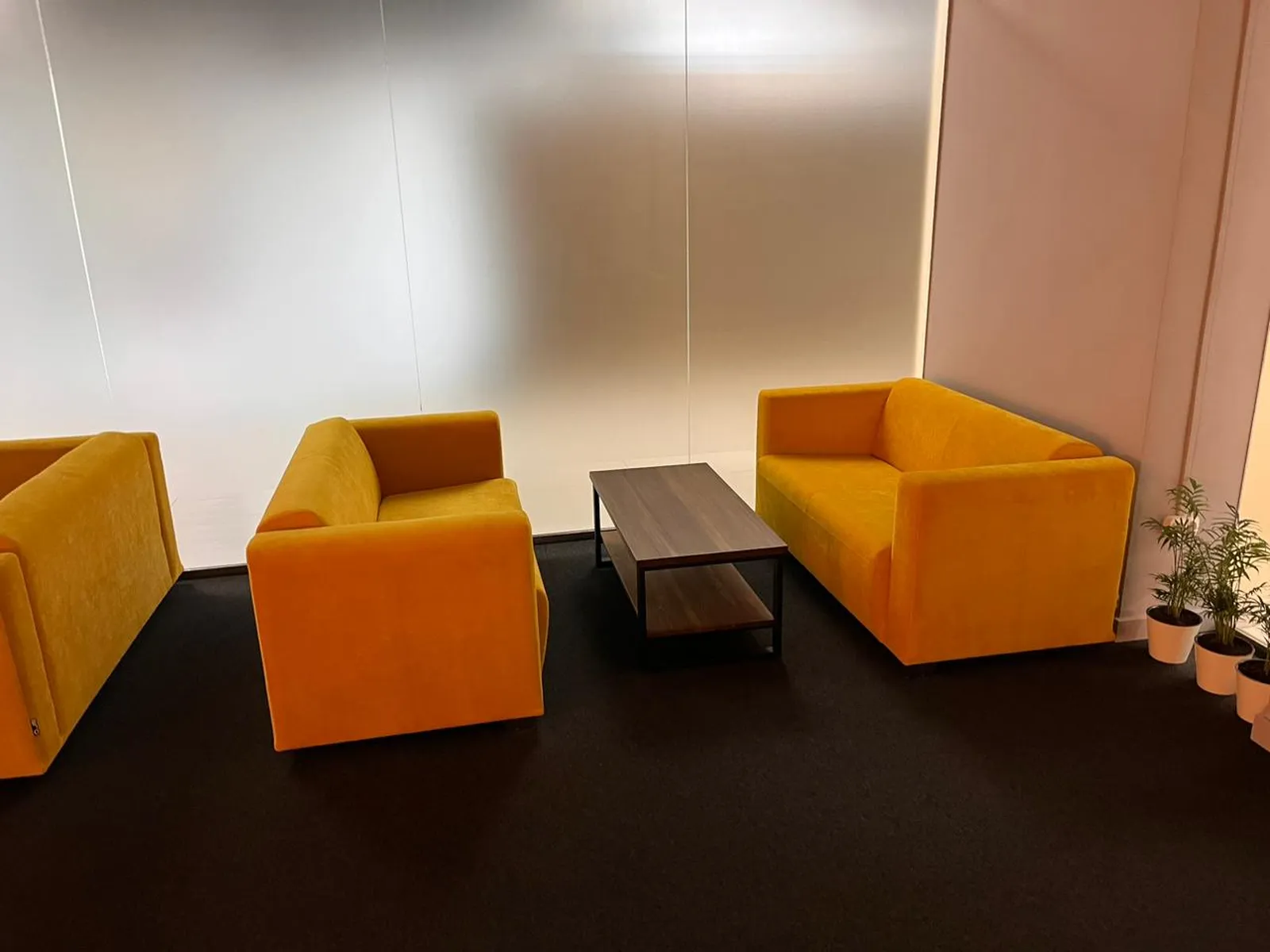 Диваны Манхэттен для компании ООО "Горельеф"