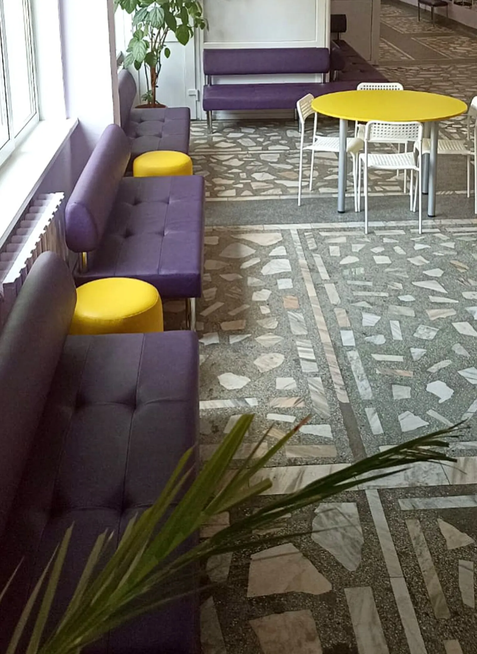 Диваны Каре и пуфы Сонет для МАОУ Гимназии № 14