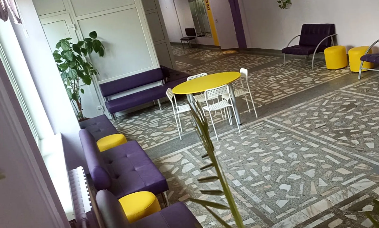 Диваны Каре и пуфы Сонет для МАОУ Гимназии № 14