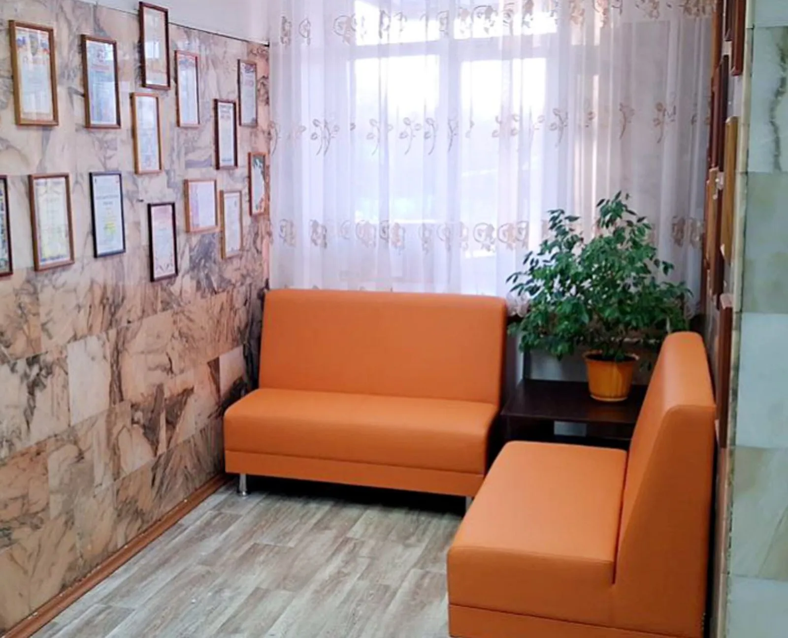 Диваны Флайт и шестигранные пуфы для детского дома