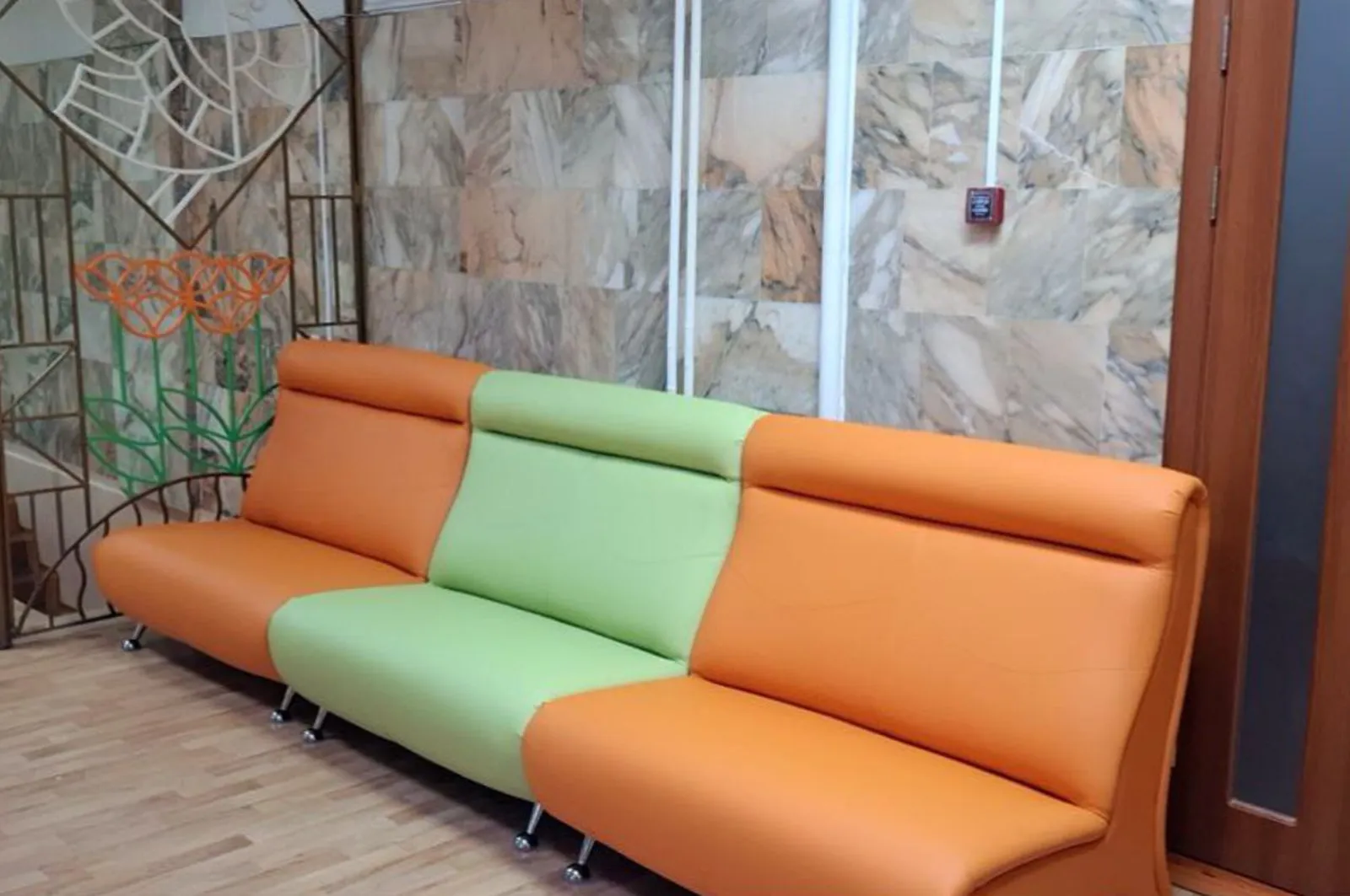 Диваны Флайт и шестигранные пуфы для детского дома