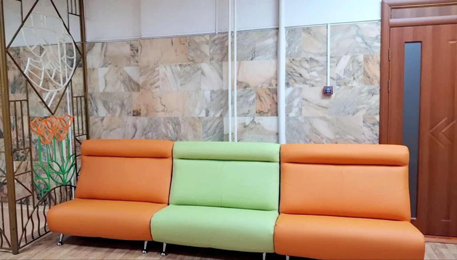 Диваны Флайт и шестигранные пуфы для детского дома