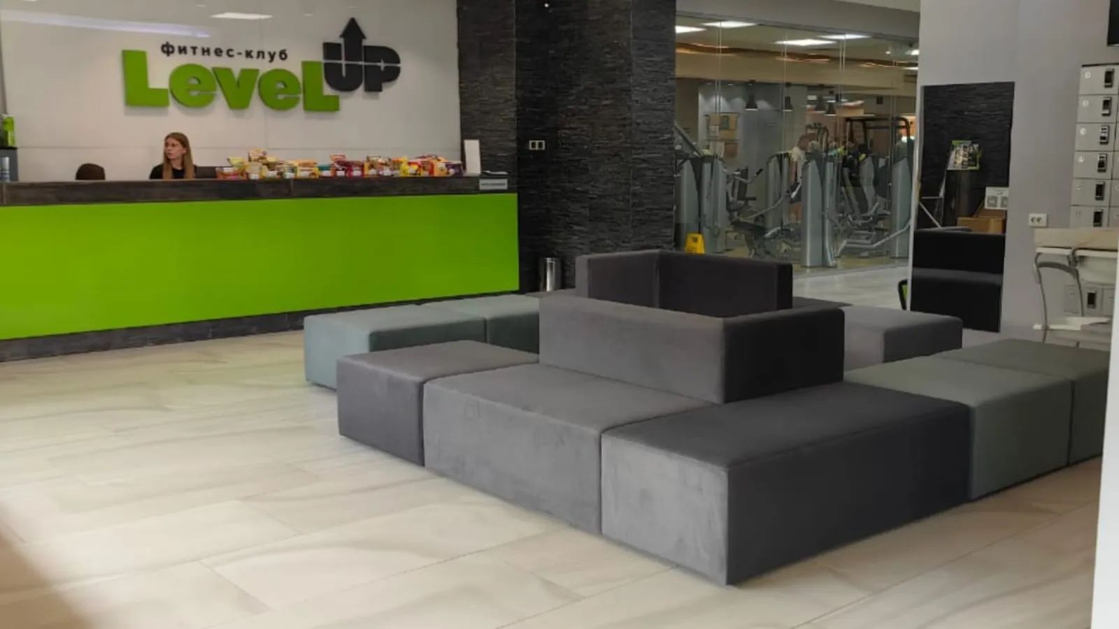 Дизайнерские диваны для фитнес клуба Level Up
