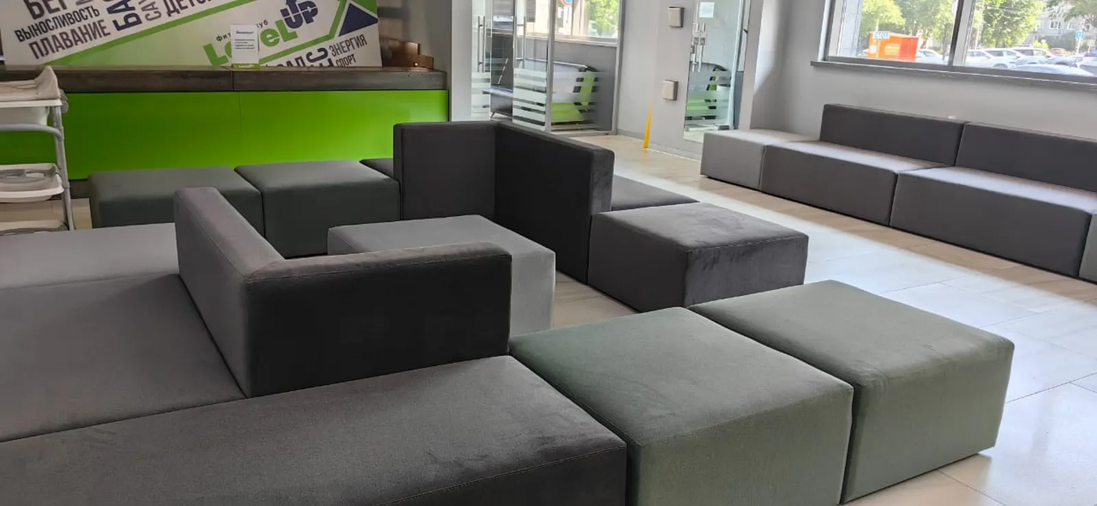 Дизайнерские диваны для фитнес клуба Level Up