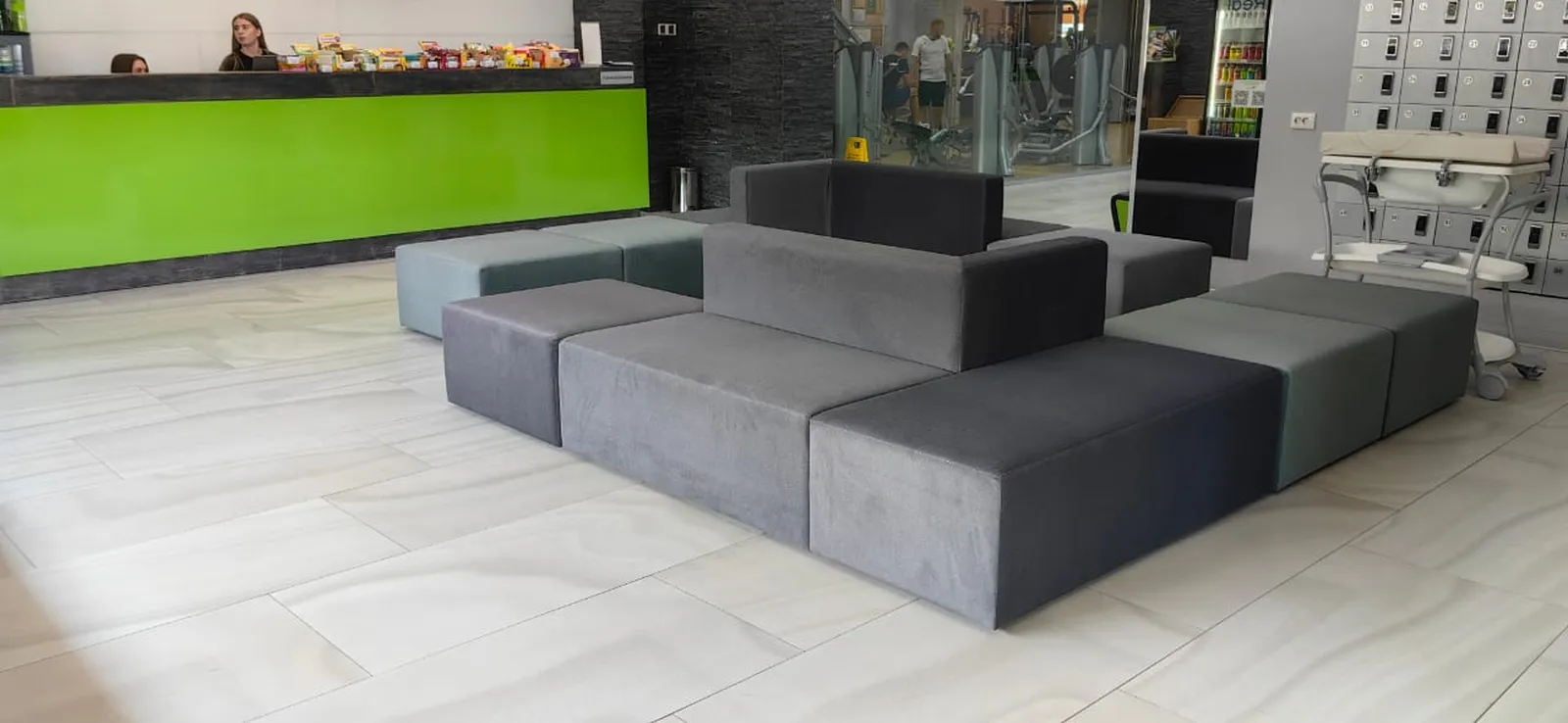 Дизайнерские диваны для фитнес клуба Level Up