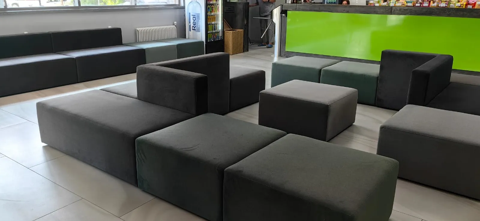 Дизайнерские диваны для фитнес клуба Level Up