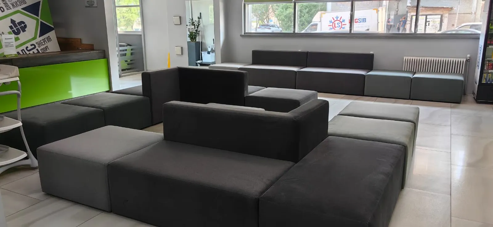 Дизайнерские диваны для фитнес клуба Level Up